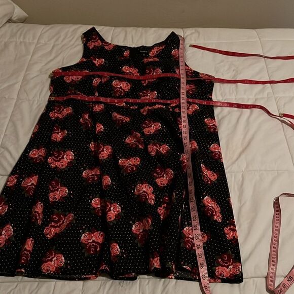 Torrid Woman’s Dress Sz 22 Scoop Neck Sleeveless Floral Rose Polka Dot Midi - Picture 10 of 10